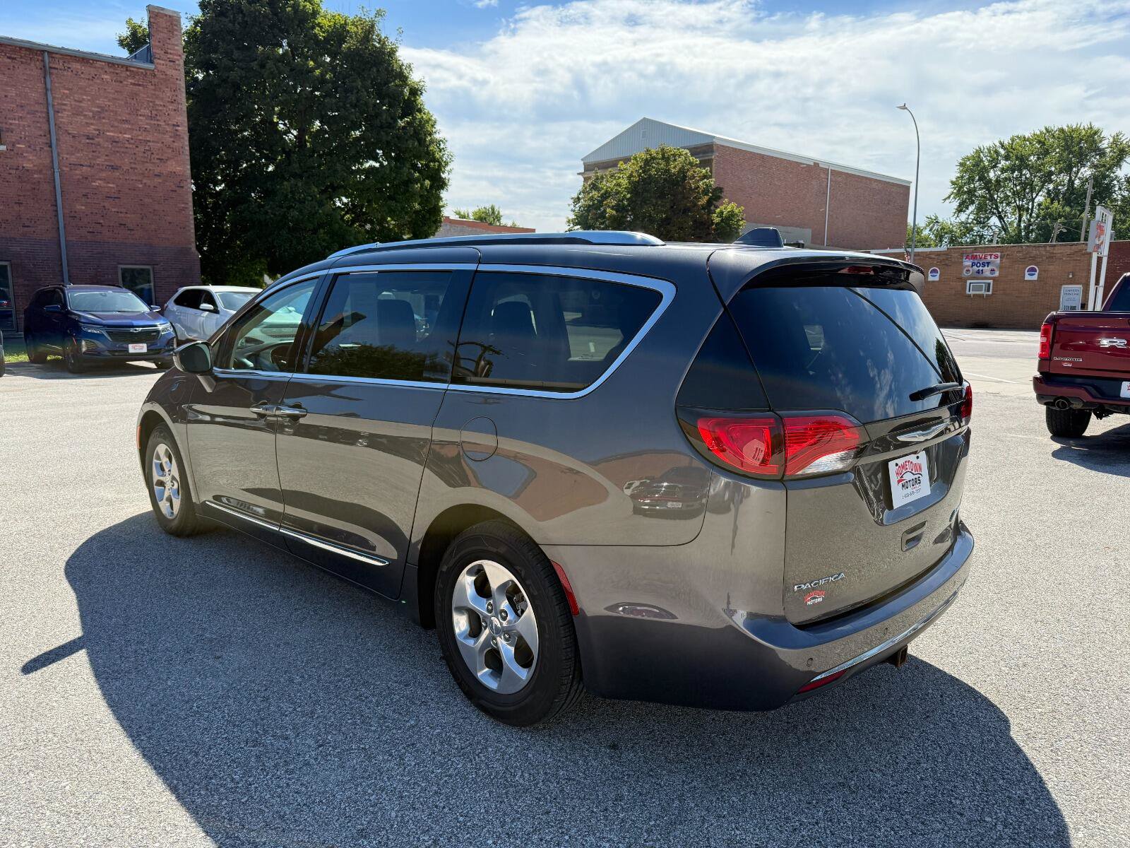 Used 2020 Chrysler Pacifica Touring-L w/ Premium Audio Group FWD image 7