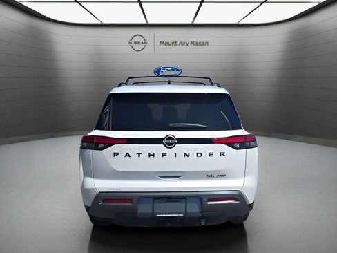New 2026 Nissan Pathfinder SL w/ SL Premium Package AWD/4WD image 5