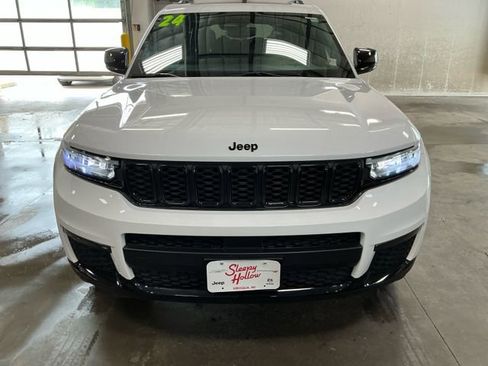Used 2024 Jeep Grand Cherokee L Limited w/ Black Appearance Package AWD/4WD image 15