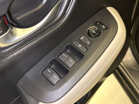 Certified 2025 Honda HR-V LX image 19