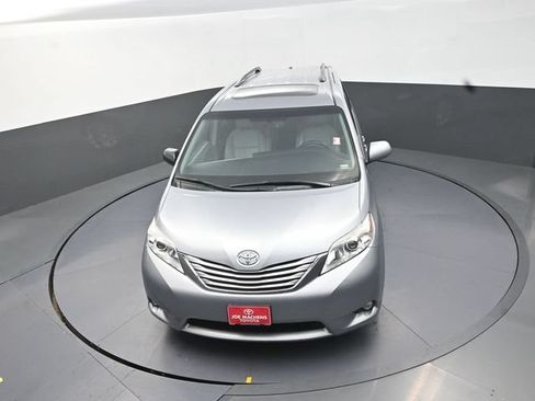 Used 2016 Toyota Sienna XLE FWD image 23
