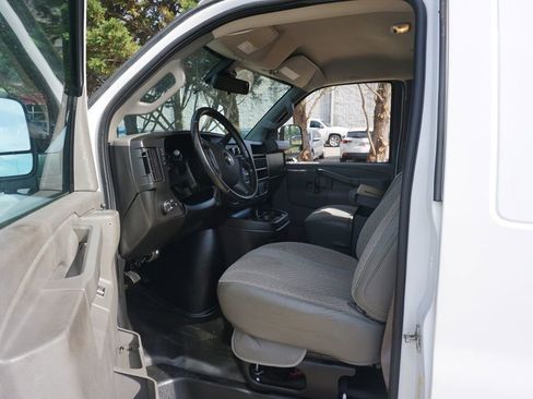 Used 2020 Chevrolet Express 2500 w/ Driver Convenience Package RWD image 2