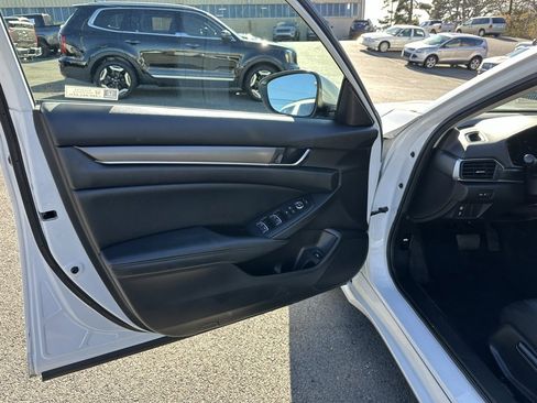 Used 2021 Honda Accord LX image 12