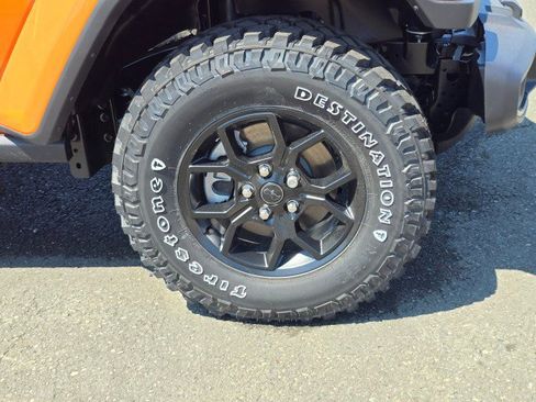 New 2025 Jeep Gladiator Sport image 2