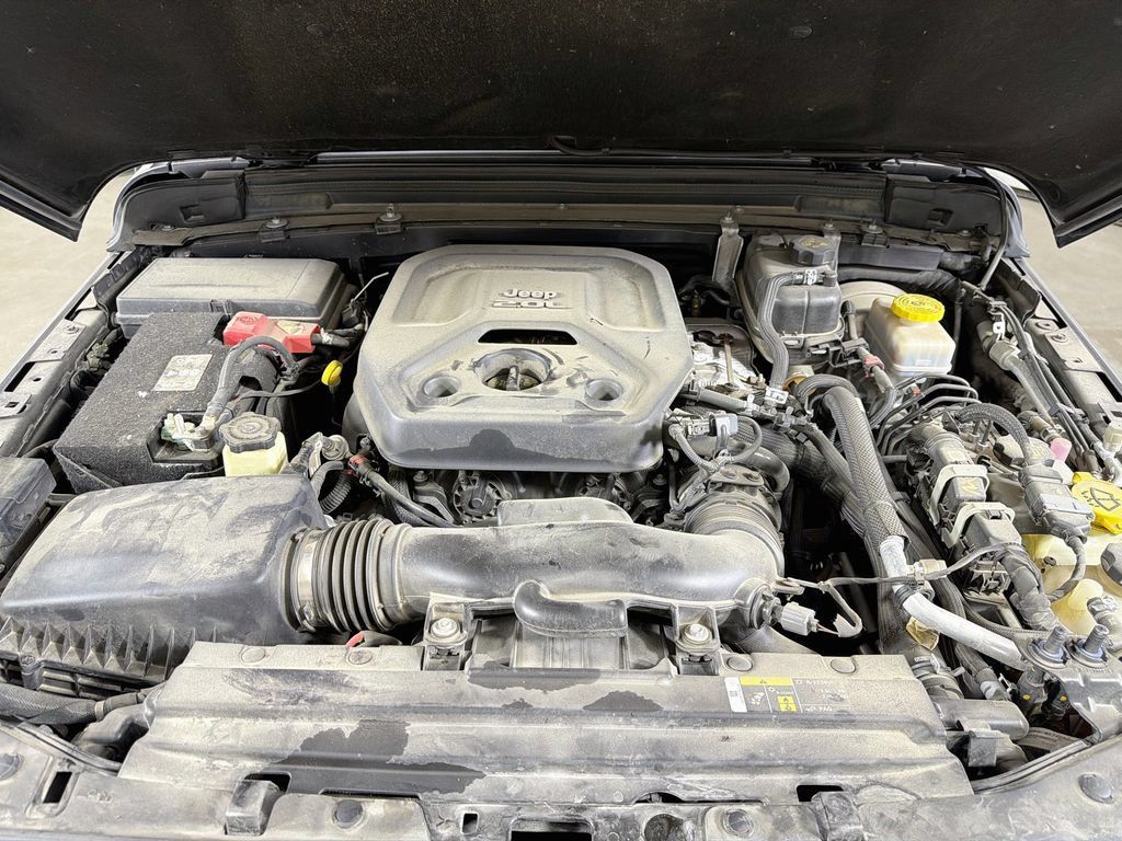 Used 2019 Jeep Wrangler Unlimited Sahara AWD/4WD image 26
