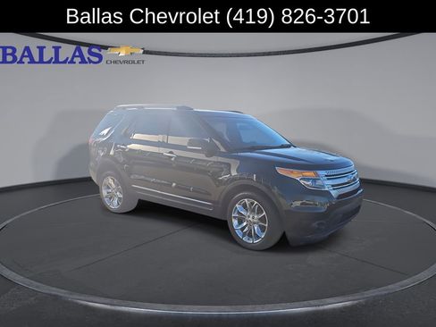 Used 2014 Ford Explorer XLT w/ Equipment Group 202A image 2