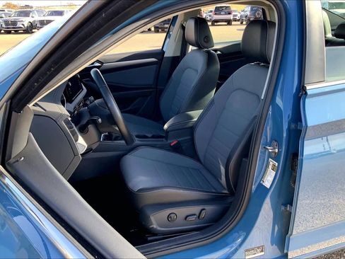 Used 2025 Volkswagen Jetta SE image 7