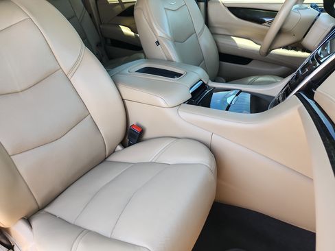 Used 2020 Cadillac Escalade ESV Platinum AWD/4WD image 21