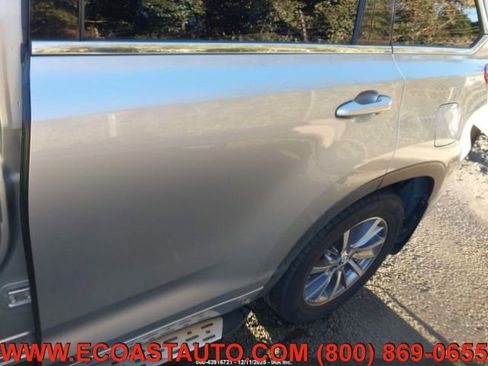 Used 2017 Toyota Highlander XLE image 6