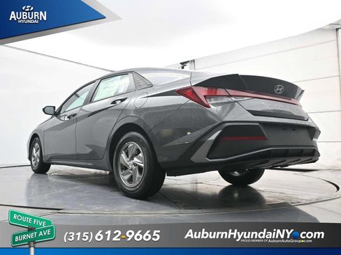 New 2026 Hyundai Elantra SE FWD image 16