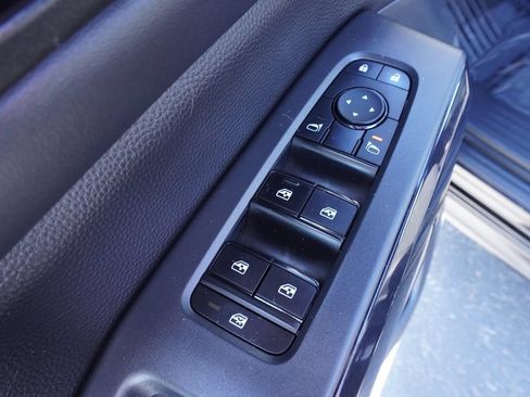 Used 2025 Nissan Pathfinder SV FWD image 16