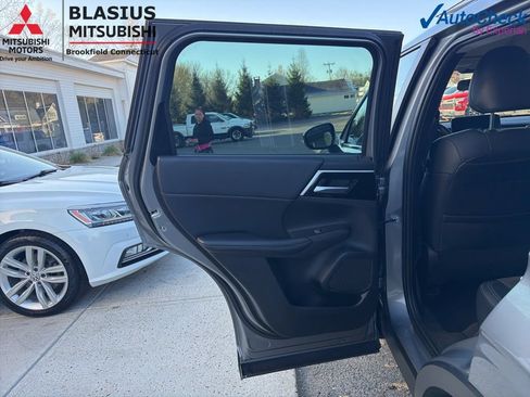 Used 2022 Mitsubishi Outlander SE AWD/4WD image 25