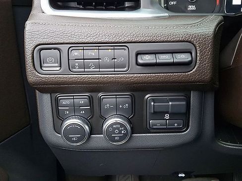 Used 2021 GMC Yukon Denali w/ Denali Ultimate Package AWD/4WD image 35