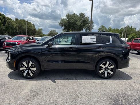 New 2025 Mitsubishi Outlander SE image 4