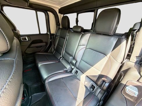 Used 2022 Jeep Gladiator Rubicon w/ LED Lighting Group AWD/4WD image 28