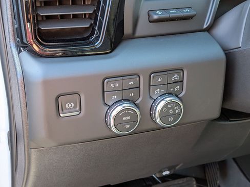 Used 2025 GMC Sierra 1500 AT4 w/ AT4 Premium Package image 15