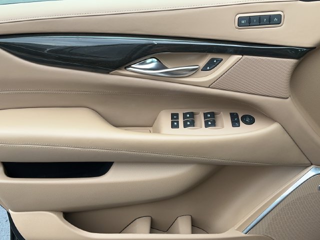 Used 2018 Cadillac Escalade Platinum AWD/4WD image 9