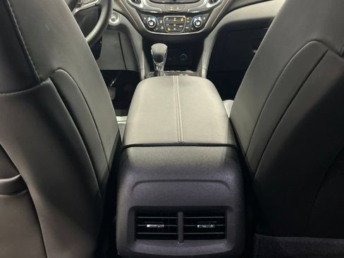 Used 2022 Chevrolet Equinox Premier AWD/4WD image 38