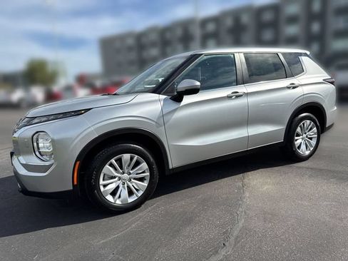 Used 2025 Mitsubishi Outlander ES AWD/4WD image 1