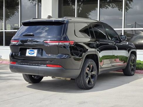 Certified 2023 Jeep Grand Cherokee L Limited w/ Black Appearance Package image 7