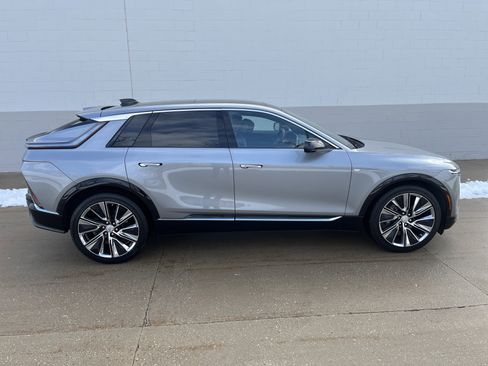 Used 2024 Cadillac Lyriq Luxury w/ LPO, Floor Liner Package image 7