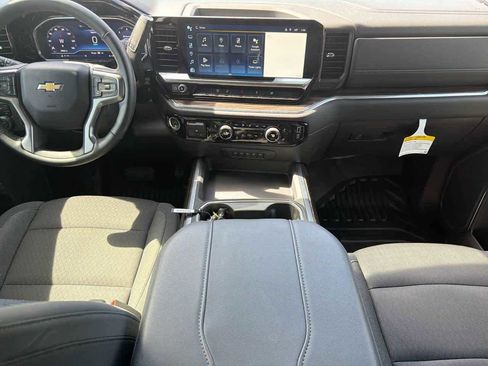 Used 2025 Chevrolet Silverado 3500 LT w/ Convenience Package image 12