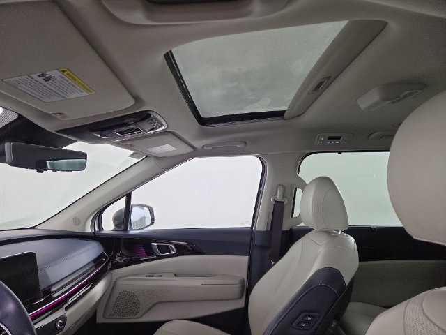 Certified 2025 Kia Carnival SX Prestige FWD image 31