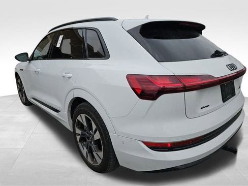 Used 2023 Audi e-tron Premium image 2