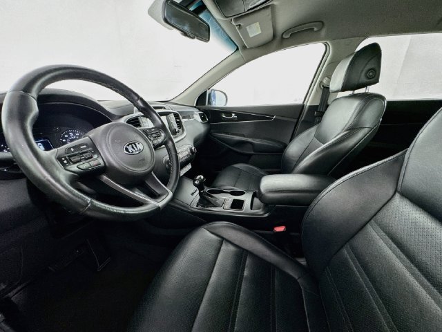 Used 2017 Kia Sorento FWD image 19