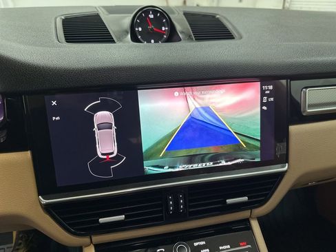 Used 2023 Porsche Cayenne image 15