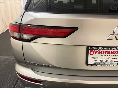 Used 2023 Mitsubishi Outlander SE image 17