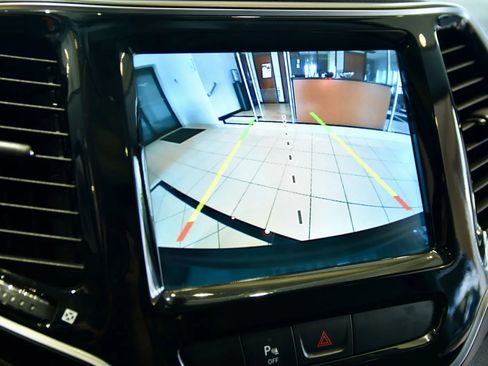 Used 2019 Jeep Cherokee Limited image 16