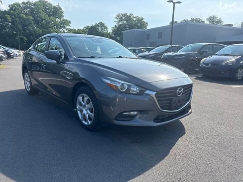 Used 2018 MAZDA MAZDA3 Sport FWD image 4