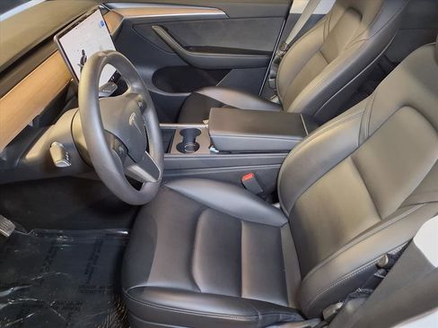 Used 2023 Tesla Model Y Performance image 11