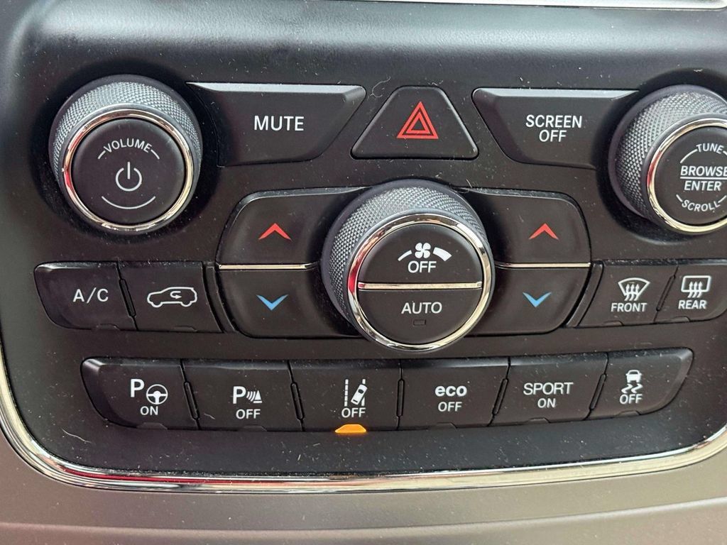 Used 2018 Jeep Grand Cherokee Overland AWD/4WD image 25