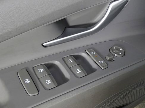 Used 2024 Hyundai Elantra SEL image 17