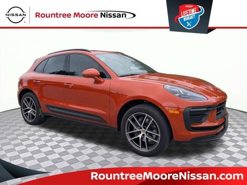 Used 2023 Porsche Macan AWD/4WD image 1