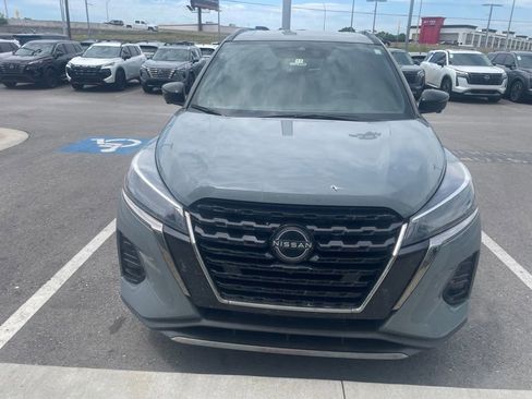 Used 2023 Nissan Kicks SR w/ SR Premium Package FWD image 8