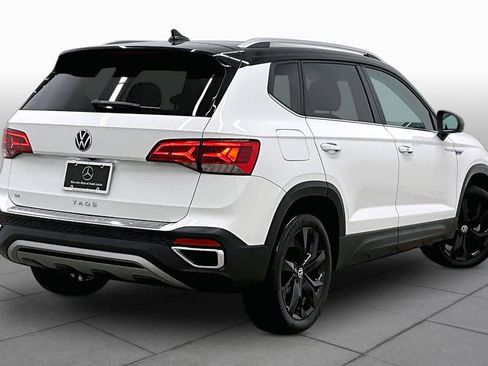 Used 2023 Volkswagen Taos SE w/ Panoramic Sunroof Package FWD image 13