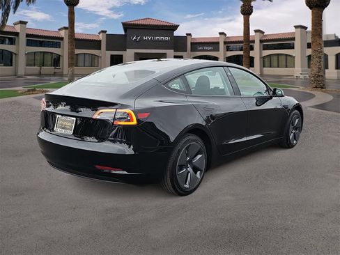 Used 2023 Tesla Model 3 Standard Range image 8