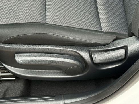 Used 2025 Kia Soul LX w/ LX Technology Package FWD image 22