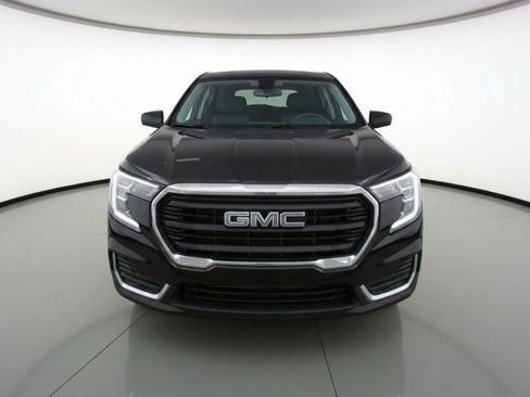 Used 2024 GMC Terrain SLE image 2