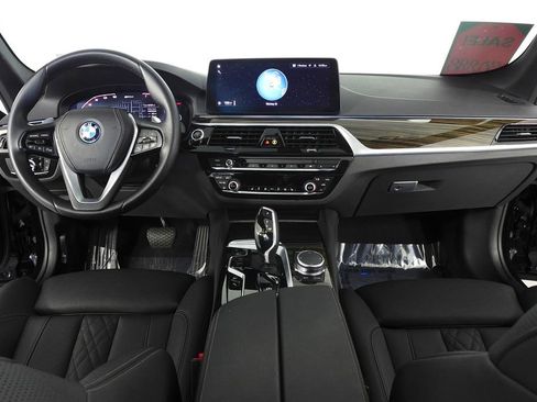 Used 2023 BMW 530e w/ Premium Package image 24