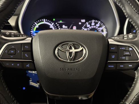 Used 2021 Toyota Highlander XLE FWD image 16