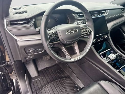 Used 2022 Jeep Grand Cherokee Overland w/ Luxury Tech Group IV image 11