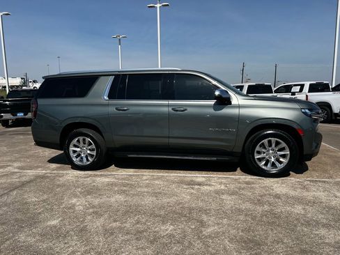 Used 2023 Chevrolet Suburban Premier image 5