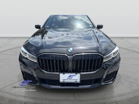 Used 2020 BMW 750i xDrive w/ M Sport Package image 2