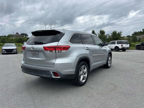 Used 2017 Toyota Highlander Limited FWD image 3