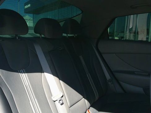 Certified 2021 Hyundai Elantra SEL w/ Convenience + Premium Package image 9