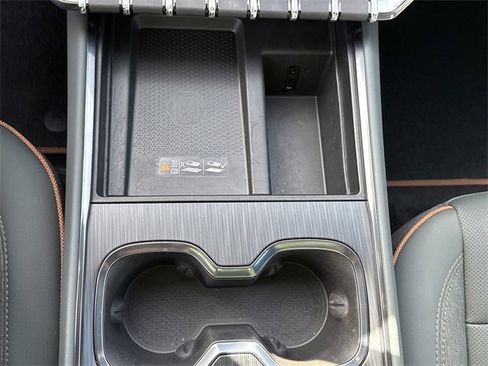 Used 2025 GMC Acadia AT4 image 28